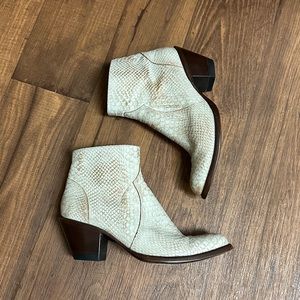 Idyllwind Cowboy Boots | White Cowgirl Booties | Size 9